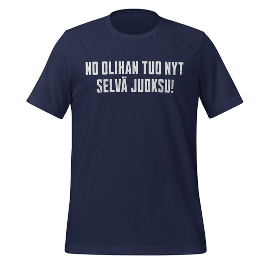 Pesäpallopaita, jossa kulutetulla fontilla teksti “No olihan tuo nyt selvä juoksu!” – huumoria ja tunnistettavaa lajikulttuuria.