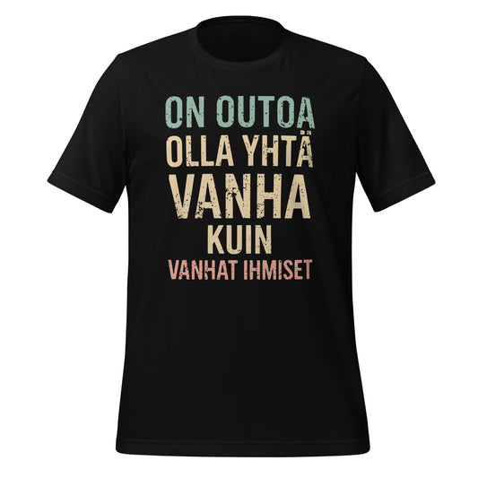 T-paita, jossa teksti "On outoa olla yhtä vanha kuin vanhat ihmiset" – humoristinen ikääntymiseen liittyvä typografinen design